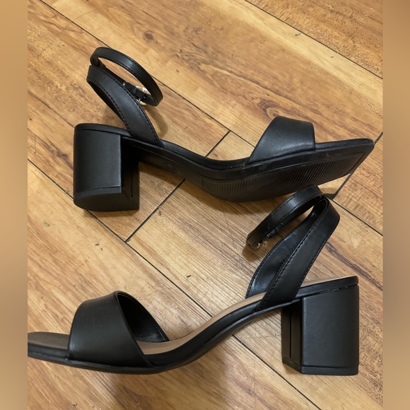 Sonora a new day black heels. - Picture 3 of 5